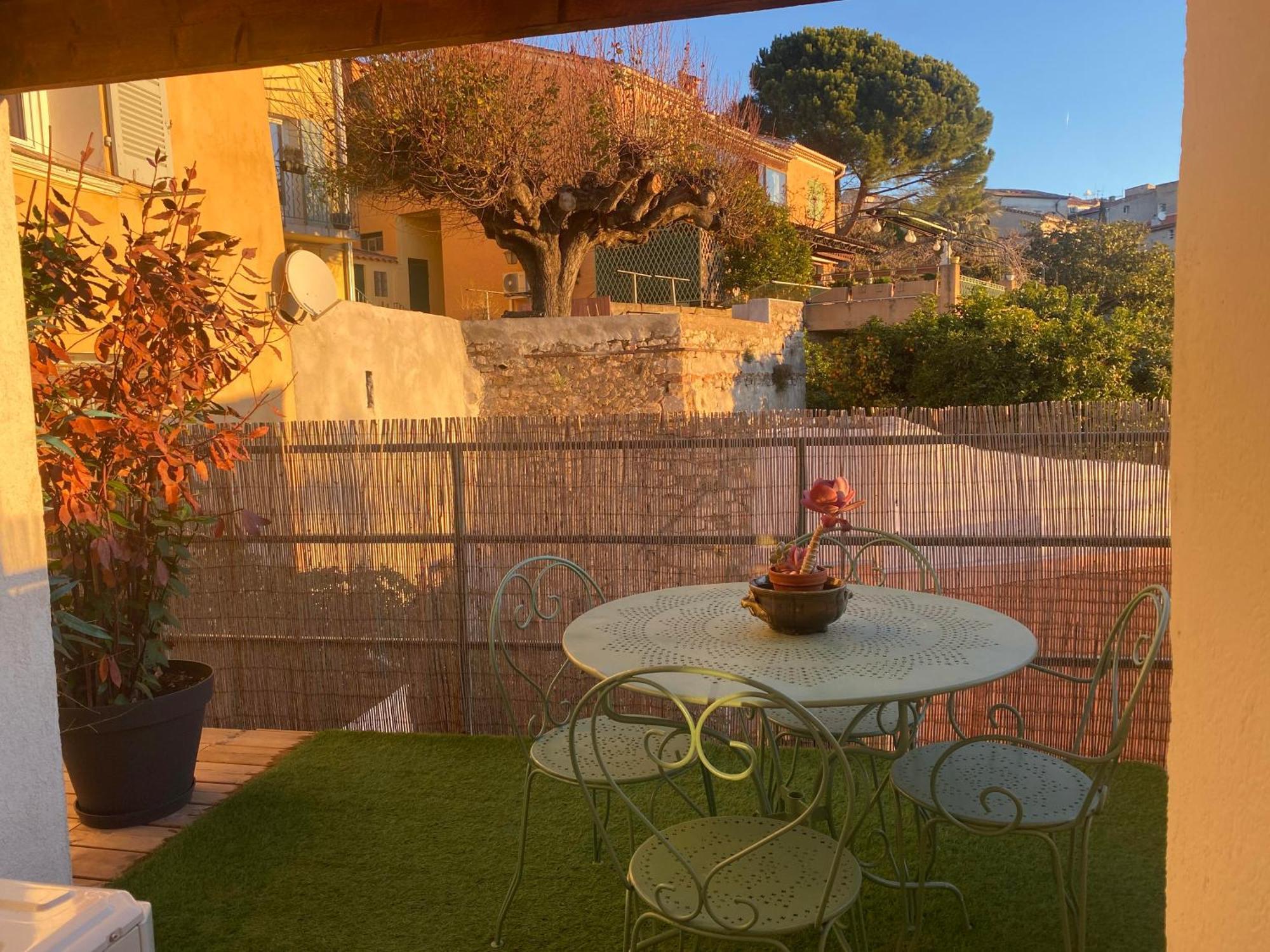 Spacieux Duplex, Vue Mer Et Belle Terrasse Hyères Екстериор снимка